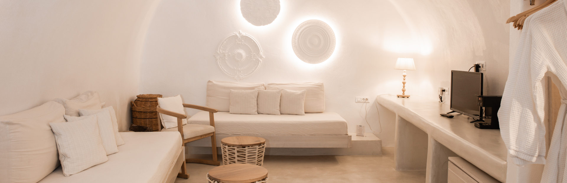 Signature Cave Suite with outdoor jacuzzi